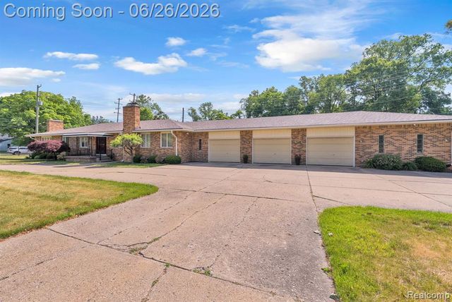 21362 Lahser Road, Southfield, MI 48033