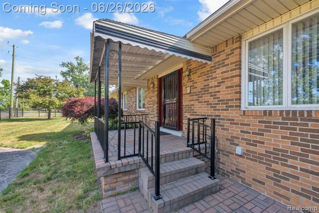 21362 Lahser Road, Southfield, MI 48033