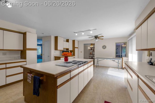21362 Lahser Road, Southfield, MI 48033