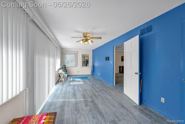 21362 Lahser Road, Southfield, MI 48033
