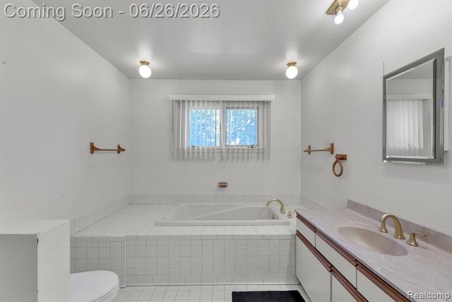 21362 Lahser Road, Southfield, MI 48033