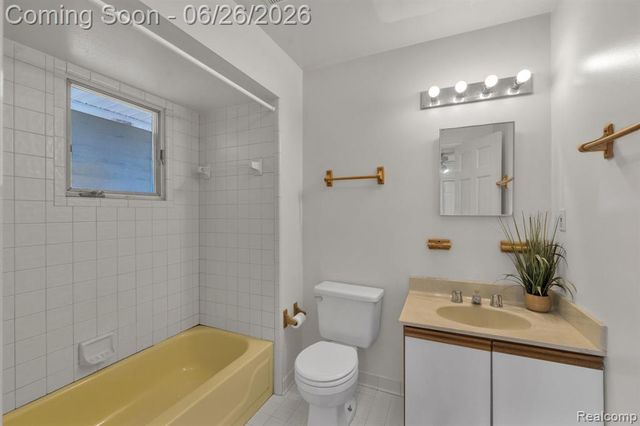 21362 Lahser Road, Southfield, MI 48033