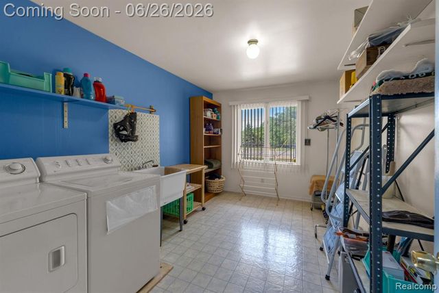 21362 Lahser Road, Southfield, MI 48033