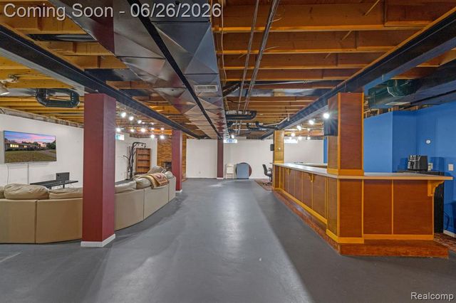 21362 Lahser Road, Southfield, MI 48033