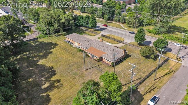 21362 Lahser Road, Southfield, MI 48033