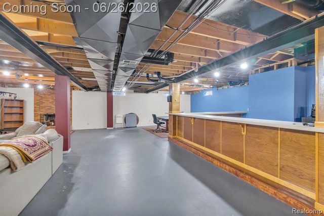21362 Lahser Road, Southfield, MI 48033