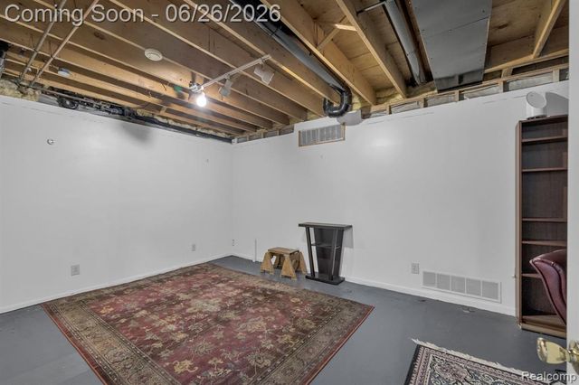 21362 Lahser Road, Southfield, MI 48033