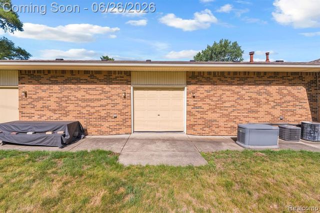 21362 Lahser Road, Southfield, MI 48033