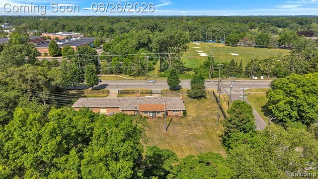 21362 Lahser Road, Southfield, MI 48033