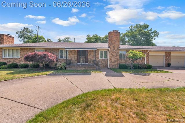 21362 Lahser Road, Southfield, MI 48033