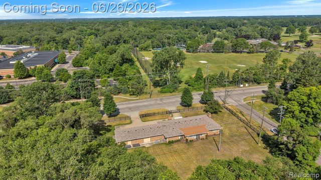 21362 Lahser Road, Southfield, MI 48033