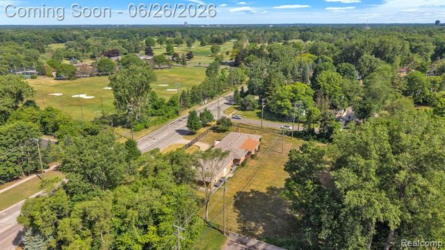 21362 Lahser Road, Southfield, MI 48033