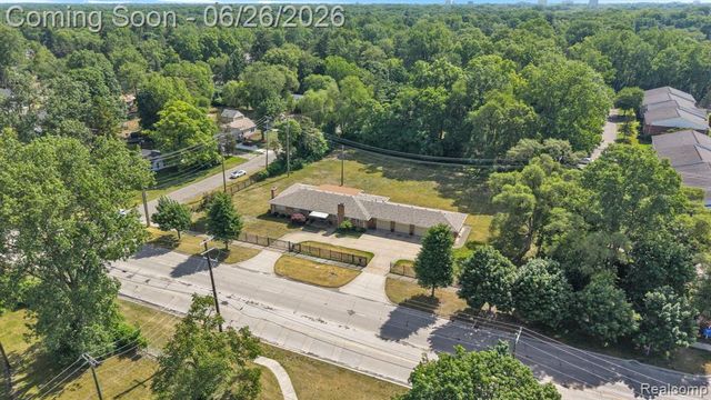 21362 Lahser Road, Southfield, MI 48033