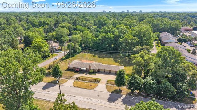 21362 Lahser Road, Southfield, MI 48033