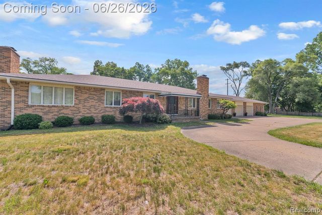 21362 Lahser Road, Southfield, MI 48033