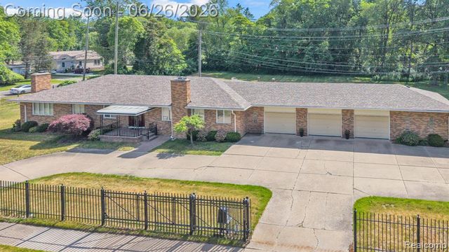 21362 Lahser Road, Southfield, MI 48033