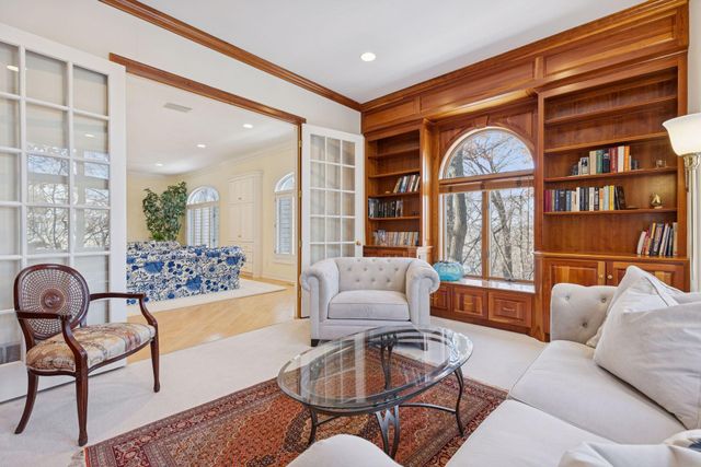 5000 Malibu Drive, Edina, MN 55436