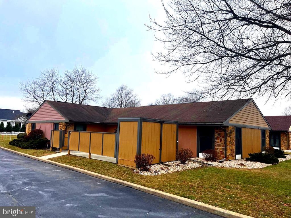 21 ABBEY COURT, Carlisle, PA 17015