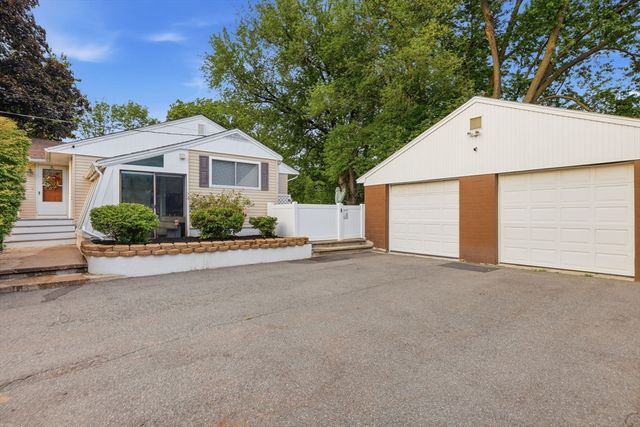 151 Greenwood Rd, Andover, MA 01810