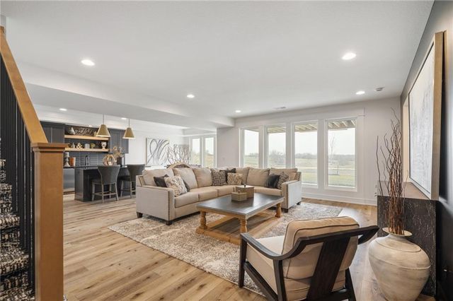 11289 S Sunray Drive, Olathe, KS 66061