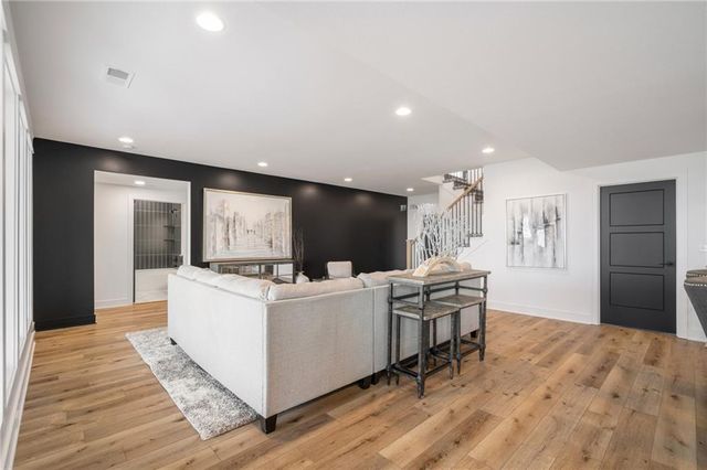 11289 S Sunray Drive, Olathe, KS 66061