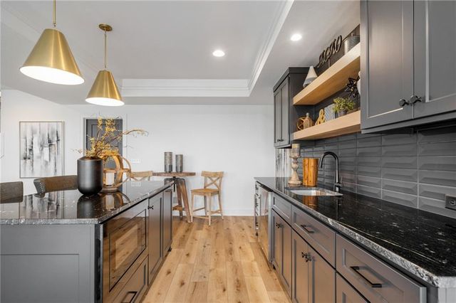 11289 S Sunray Drive, Olathe, KS 66061