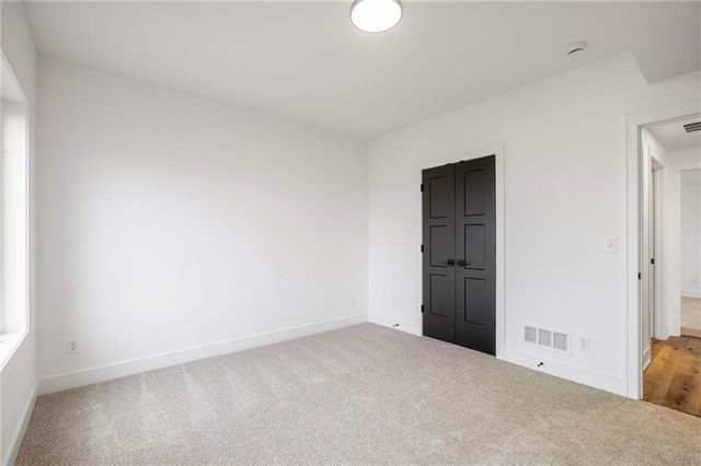 11289 S Sunray Drive, Olathe, KS 66061