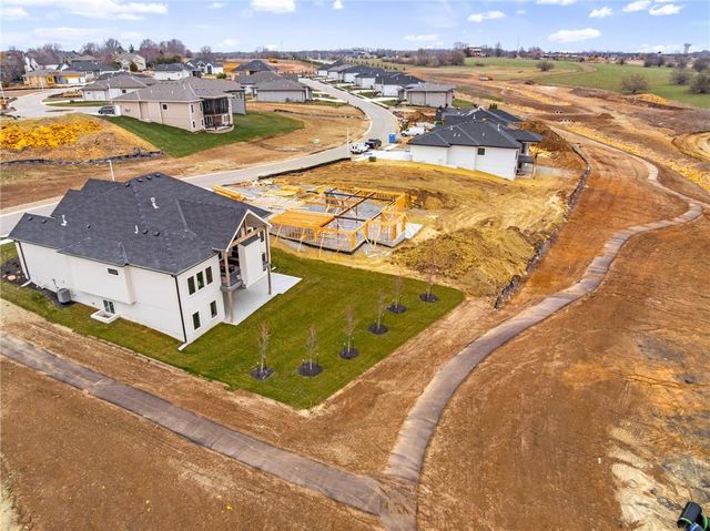 11289 S Sunray Drive, Olathe, KS 66061