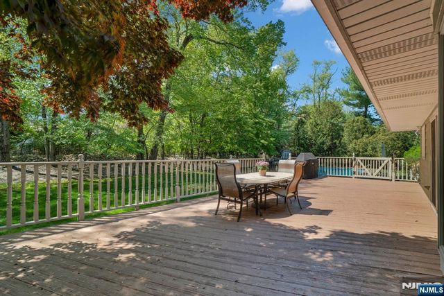 309 Windham Court, Wyckoff, NJ 07481