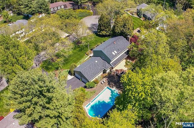 309 Windham Court, Wyckoff, NJ 07481