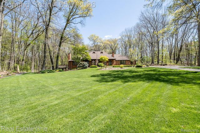 785 Old Milford Farms, Milford Charter Township, MI 48381