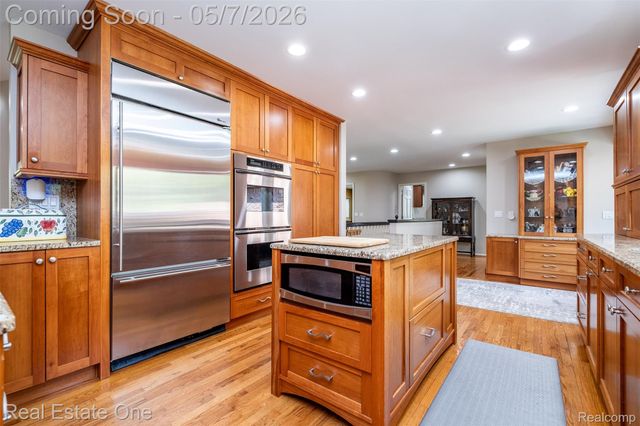 785 Old Milford Farms, Milford Charter Township, MI 48381