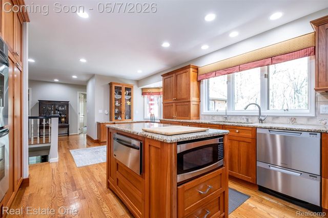 785 Old Milford Farms, Milford Charter Township, MI 48381