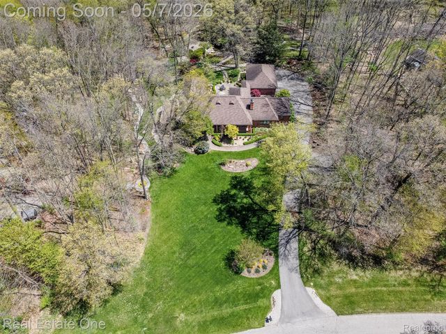 785 Old Milford Farms, Milford Charter Township, MI 48381
