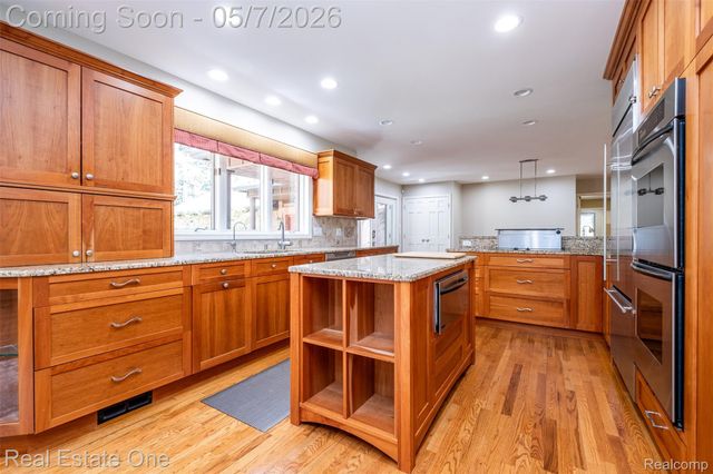 785 Old Milford Farms, Milford Charter Township, MI 48381
