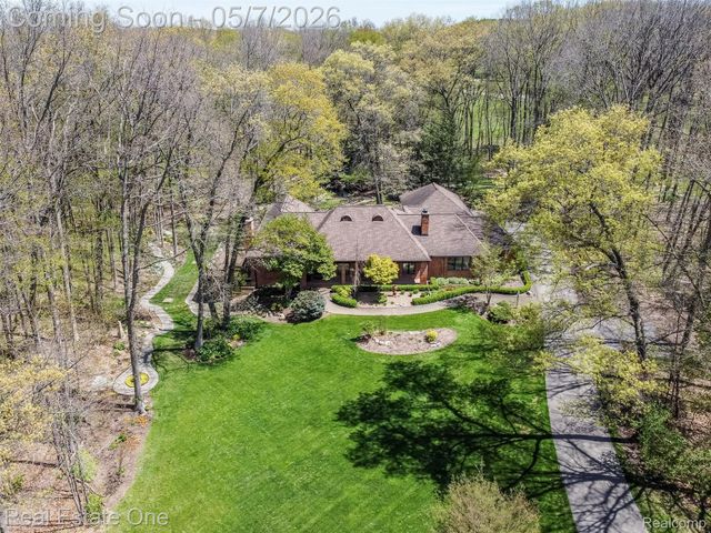 785 Old Milford Farms, Milford Charter Township, MI 48381
