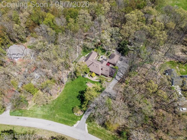 785 Old Milford Farms, Milford Charter Township, MI 48381