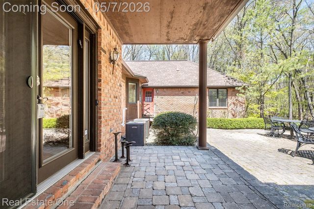 785 Old Milford Farms, Milford Charter Township, MI 48381