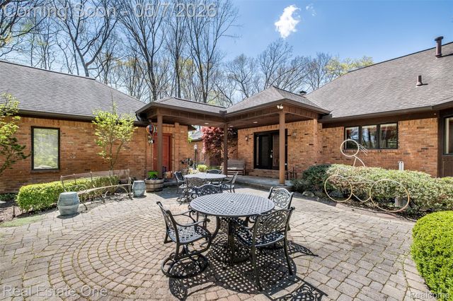 785 Old Milford Farms, Milford Charter Township, MI 48381