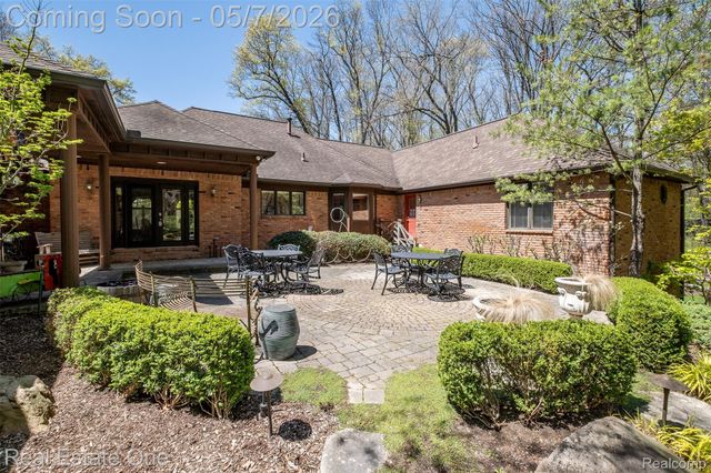785 Old Milford Farms, Milford Charter Township, MI 48381