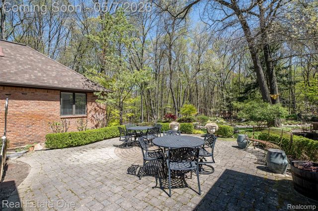 785 Old Milford Farms, Milford Charter Township, MI 48381