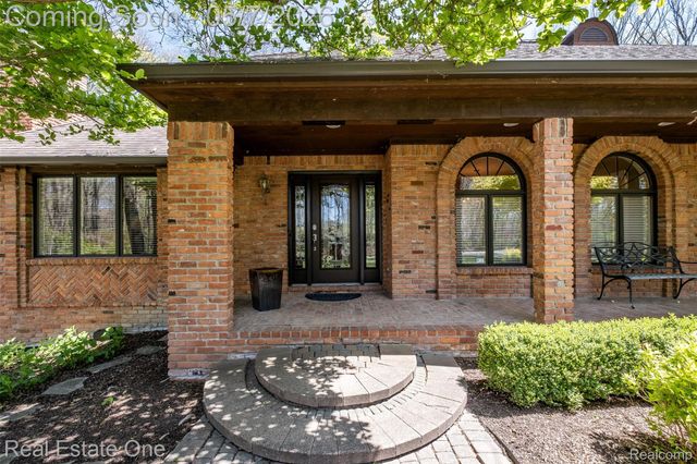 785 Old Milford Farms, Milford Charter Township, MI 48381