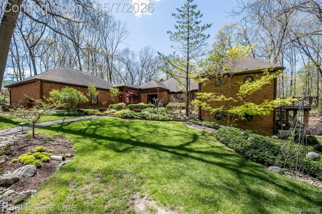 785 Old Milford Farms, Milford Charter Township, MI 48381