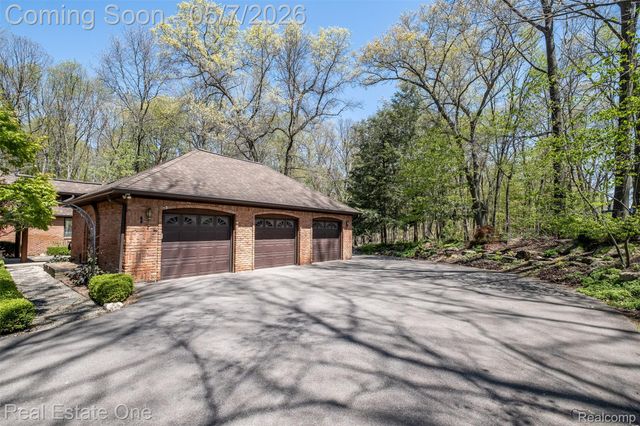 785 Old Milford Farms, Milford Charter Township, MI 48381