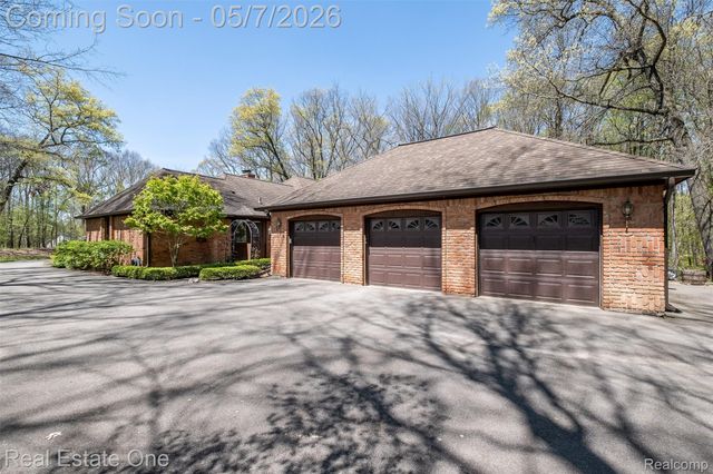 785 Old Milford Farms, Milford Charter Township, MI 48381