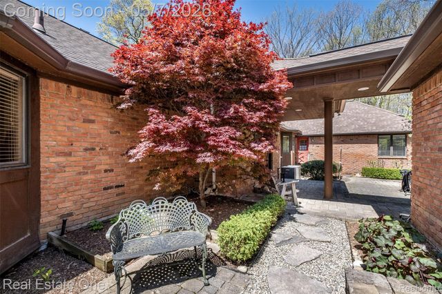 785 Old Milford Farms, Milford Charter Township, MI 48381