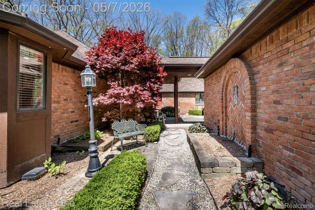785 Old Milford Farms, Milford Charter Township, MI 48381