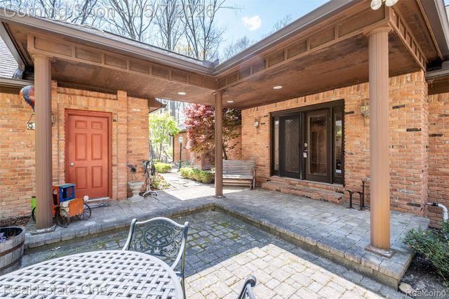 785 Old Milford Farms, Milford Charter Township, MI 48381