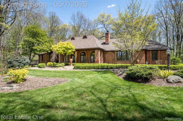 785 Old Milford Farms, Milford Charter Township, MI 48381