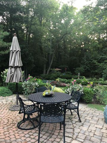 785 Old Milford Farms, Milford Charter Township, MI 48381